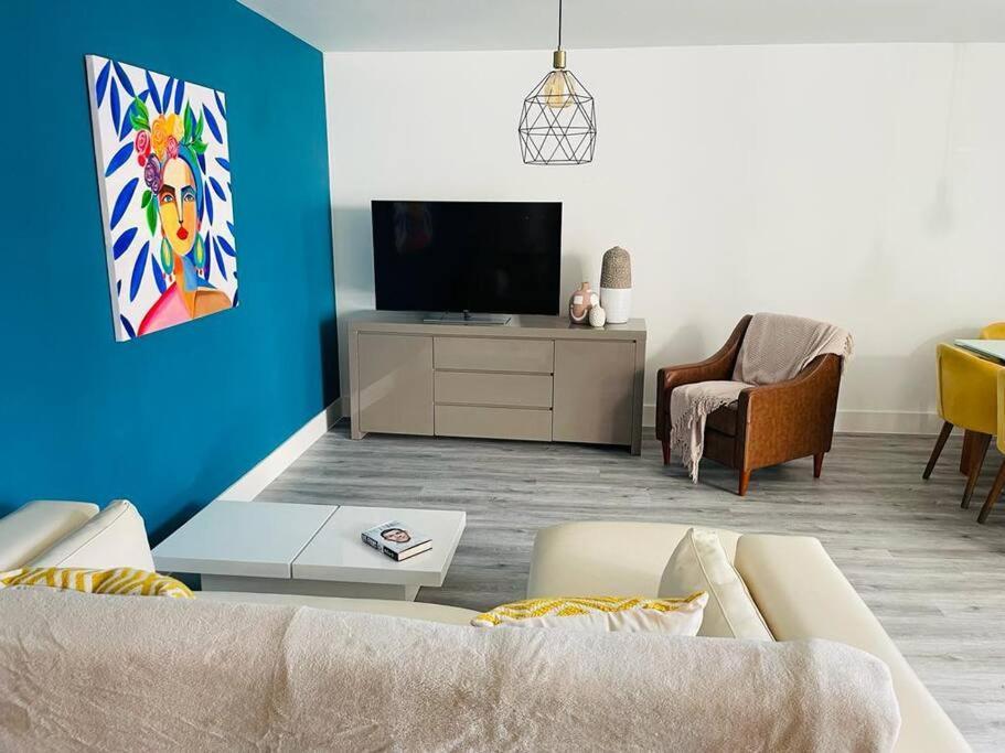 Appartamento Stunning Huge Openplan 2Bed Flat Woking Esterno foto