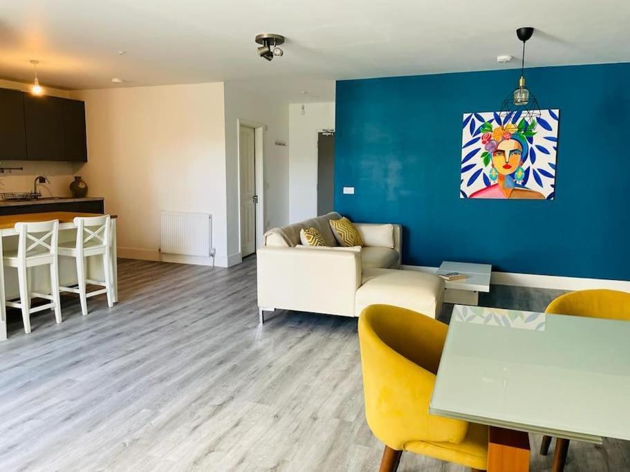Appartamento Stunning Huge Openplan 2Bed Flat Woking Esterno foto
