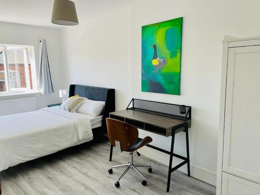 Appartamento Stunning Huge Openplan 2Bed Flat Woking Esterno foto