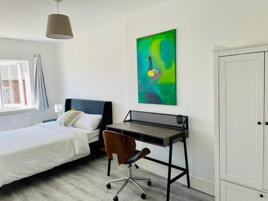 Appartamento Stunning Huge Openplan 2Bed Flat Woking Esterno foto